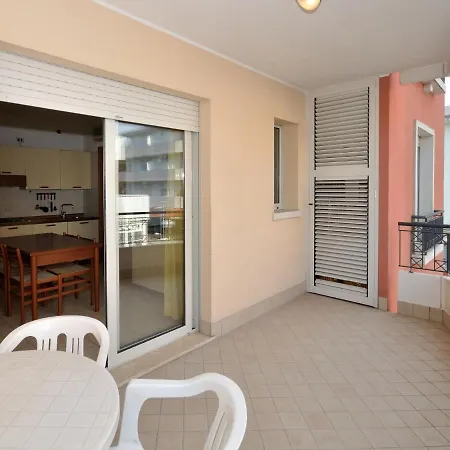 Millenium Apartments, Apartment
